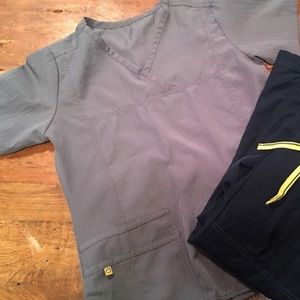 Wink scrub top small