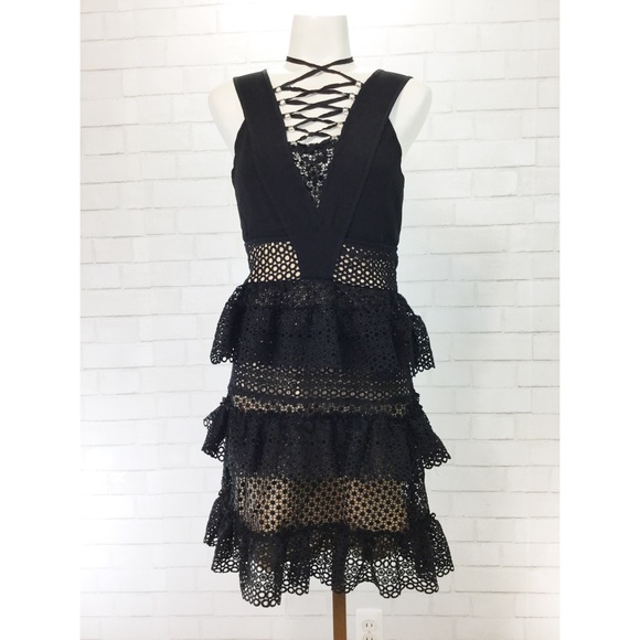 Romeo & Juliet Couture Dresses & Skirts - BNWT Romeo & Juliet Couture Tiered Lace Neck Dress