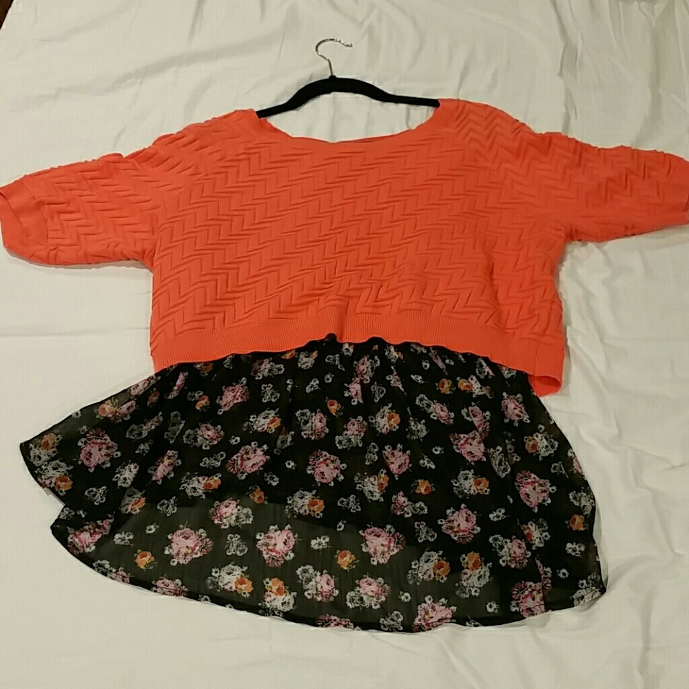 Torrid short sleeve crop sweater/ top