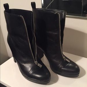 Zara leather size 40 boots. Fits 9 US.