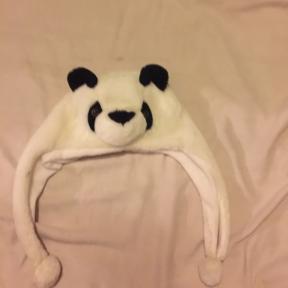 Winter panda hat - Picture 3 of 4