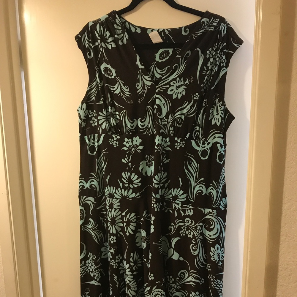 Brown & teal v-neck dress Professional and fun! 2x