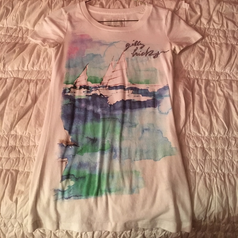 Gilly Hicks short sleeve graphic tee