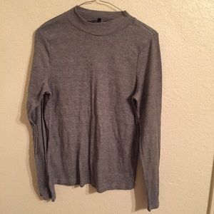 Gray sweatshirt
