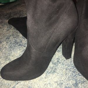 OVER THE KNEE STEVE MADDEN HEELED BOOTS 😻