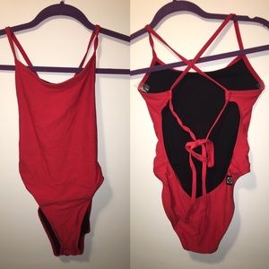 JOLYN RED DAYNO ONESIE SIZE 28 ❤️✨