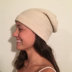 100% cashmere hat.