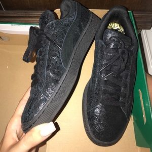 PUMA black metallic tennies size 7.5-new with box
