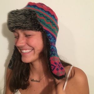 American Eagle print hat.