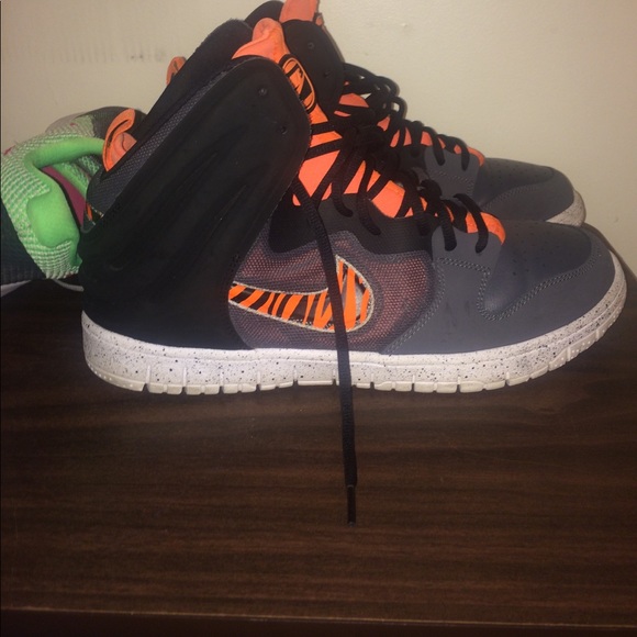 High top Nikes - Picture 2 of 4