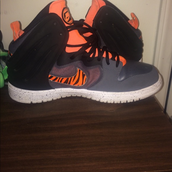 High top Nikes - Picture 3 of 4