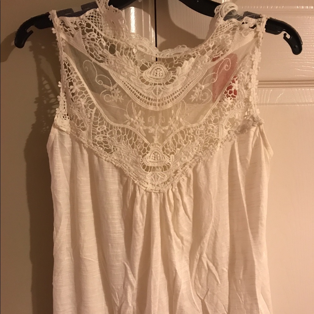 Gorgeous ivory lace/crochet sleeveless Blouse - L