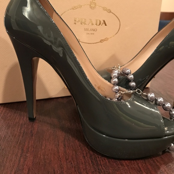 Prada heels - Picture 2 of 8