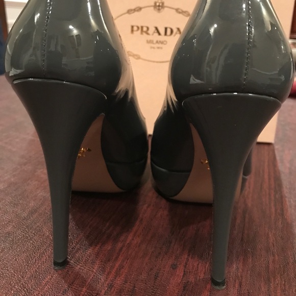 Prada heels - Picture 4 of 8