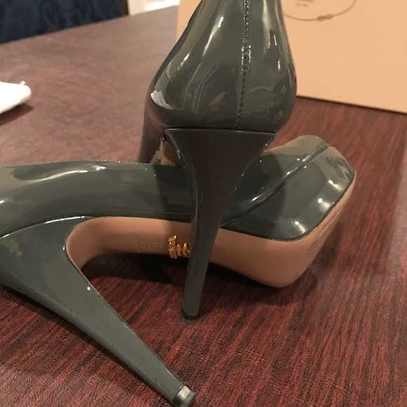 Prada heels - Picture 5 of 8