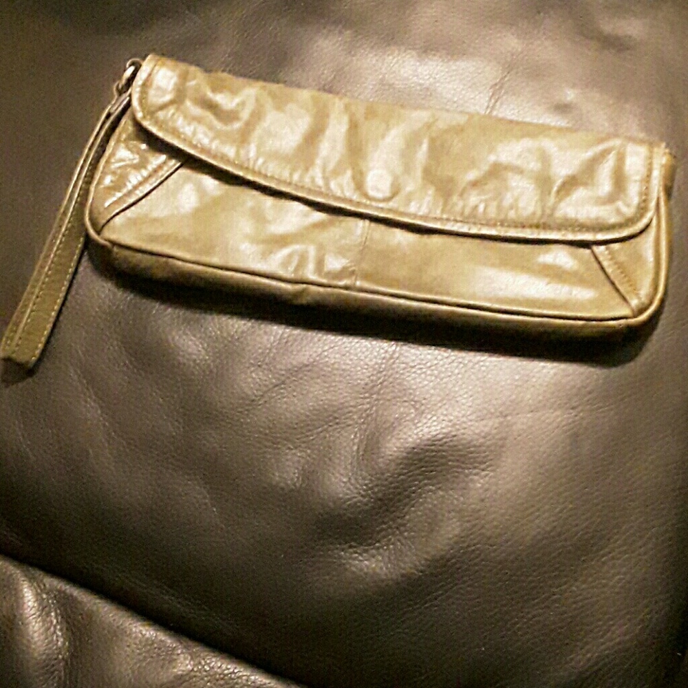 Kennett Cole Reaction wristlet