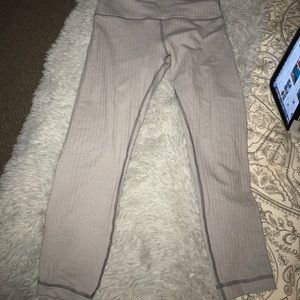 Super soft comfy grey patterned Lulu leggings!