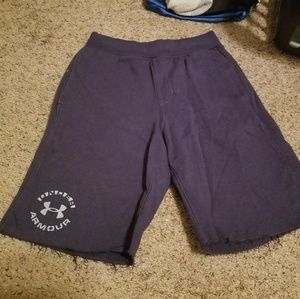 Under Armour sweat shorts boys size medium