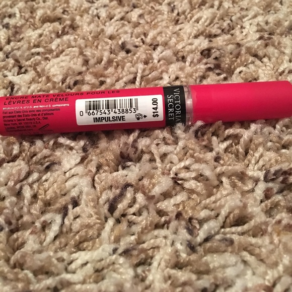 Victoria's Secret Velvet Matte Cream (Impulsive) - Picture 4 of 5