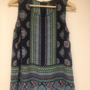 Sleeveless tunic.