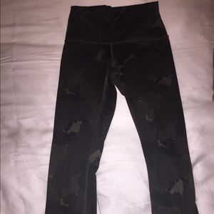 Lululemon cropped legging. Size 4.