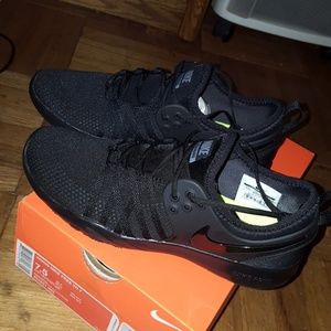 BRAND NEW NIKE Free TR 7