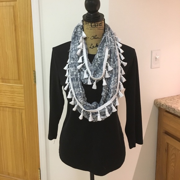 Infinity Scarf, Blue and white - Picture 2 of 3