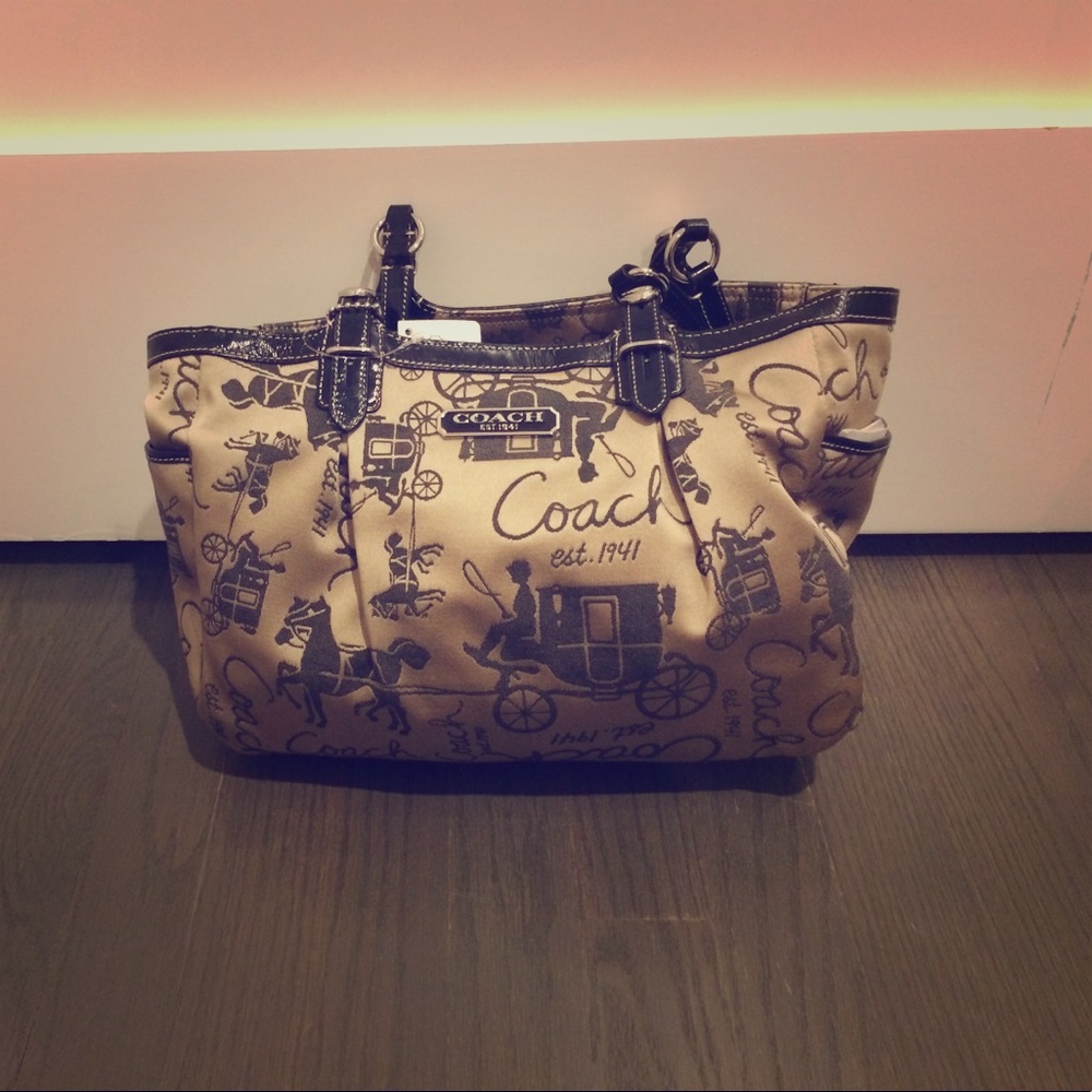 PRICE DROP NEVER USED coach handbag