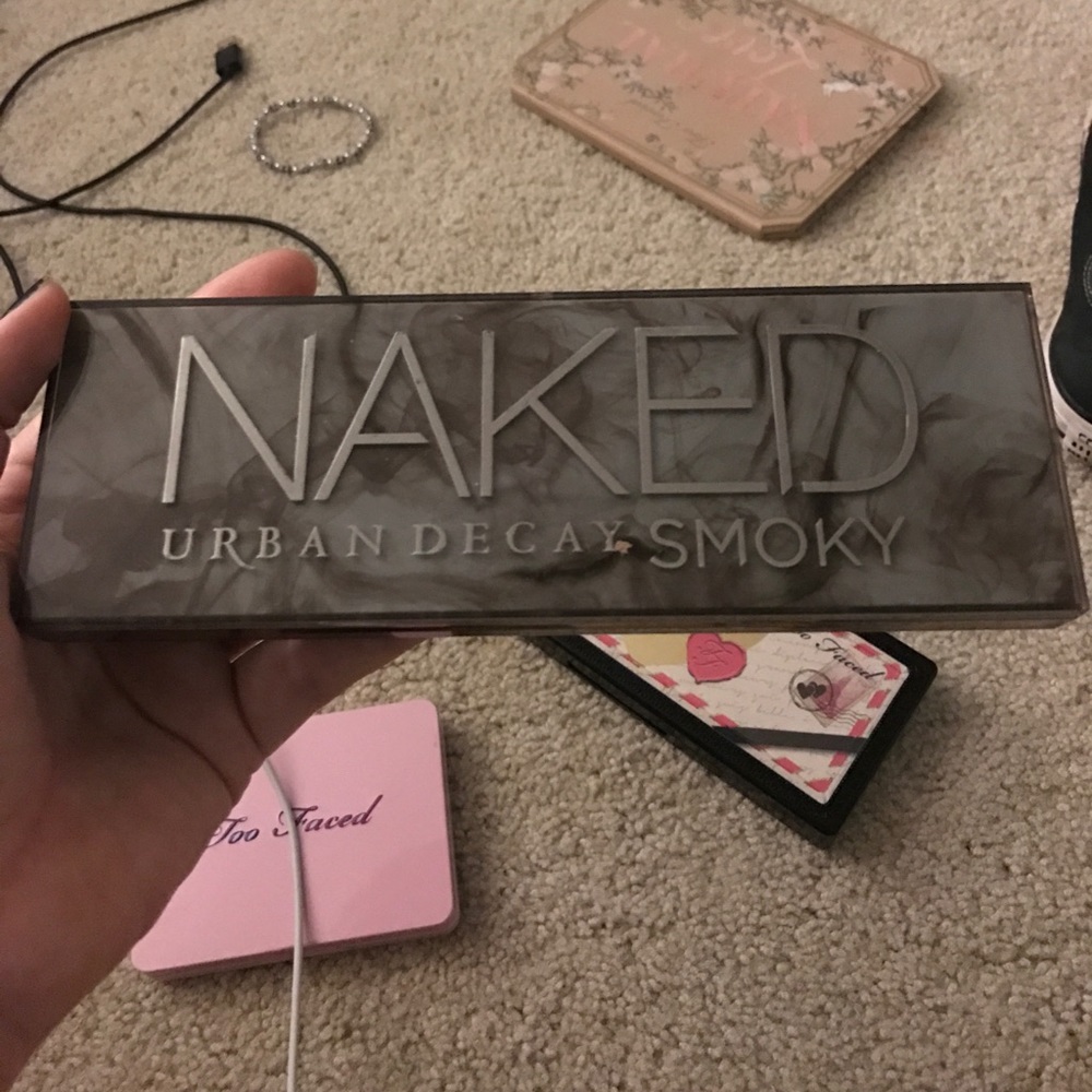 Urban decay naked smoky palette