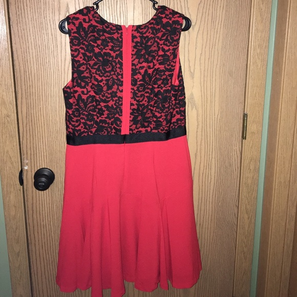 Black and Red Dress - Picture 2 of 2