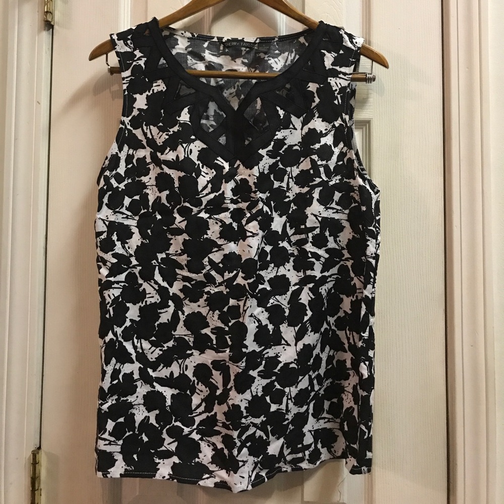 Black and white Sleeveless blouse