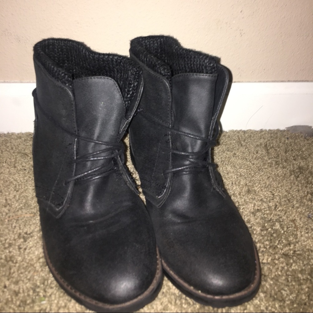 Black lined boots