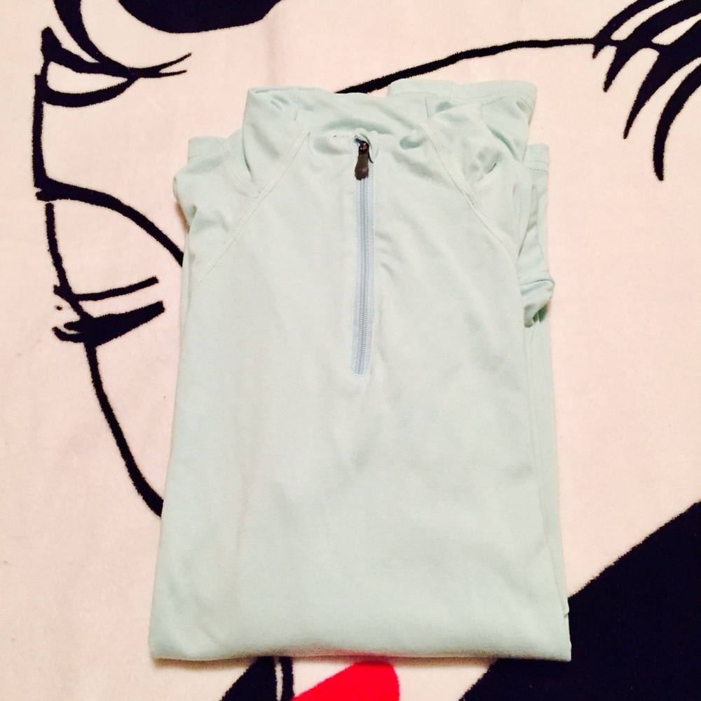 Columbia sportswear long sleeve top. Wore once.