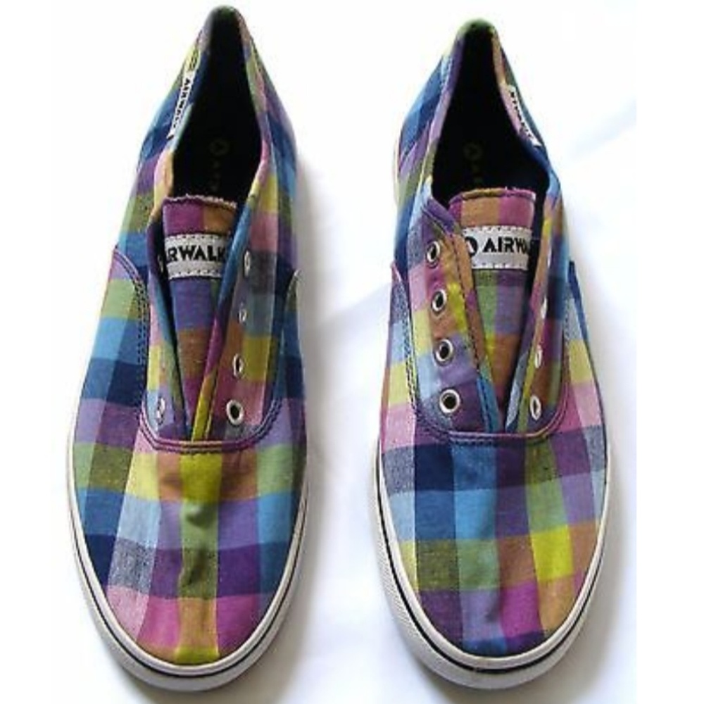 ISO womens Airwalk canvas shoes this pattern-color