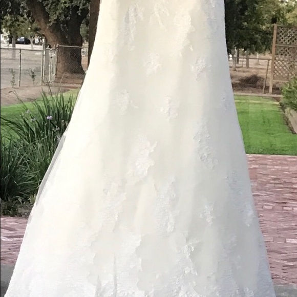 Ivory Lace Wedding Dress - Picture 5 of 8