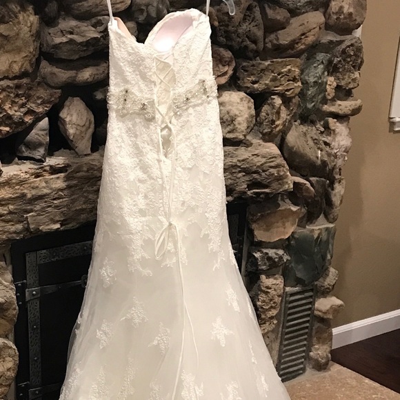 Ivory Lace Wedding Dress - Picture 8 of 8