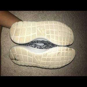 Nike roshe tennis shoes