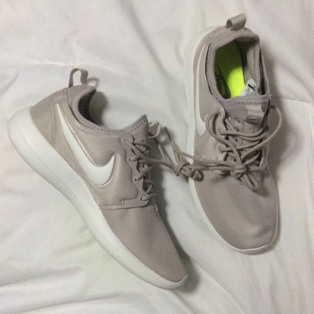Nike Roshe Two in light grey