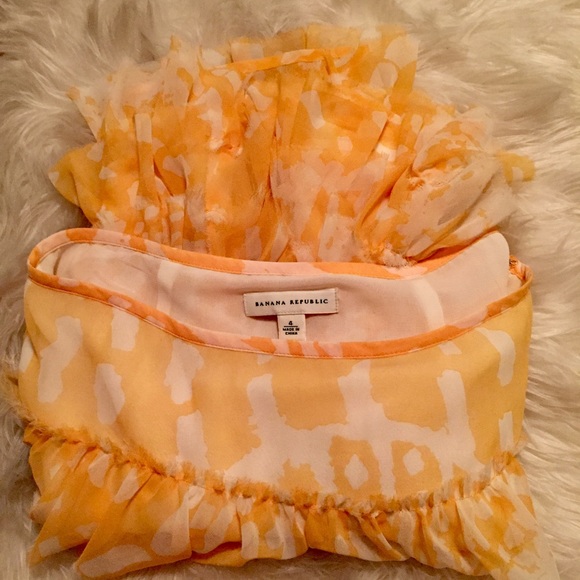 Banana Republic Ruffle skirt - Picture 2 of 2