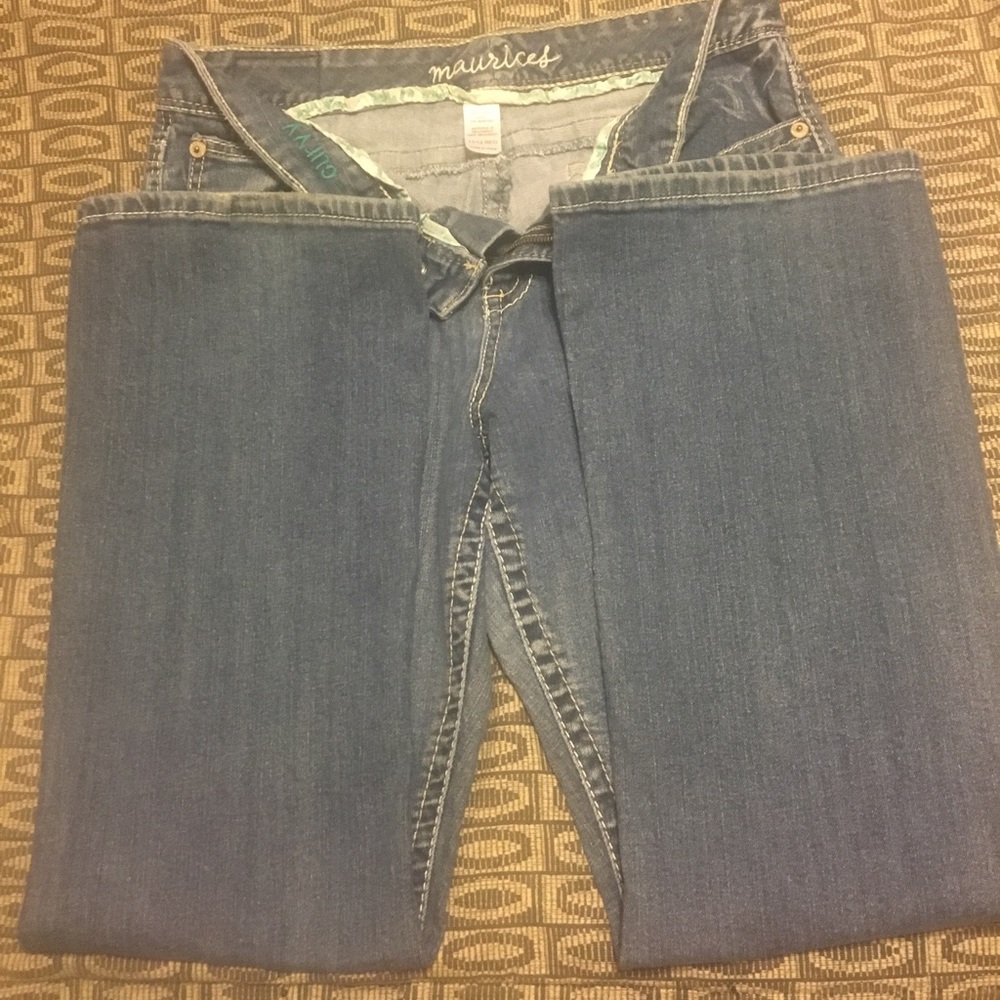 Maurice’s Medium Wash Curvy 👖