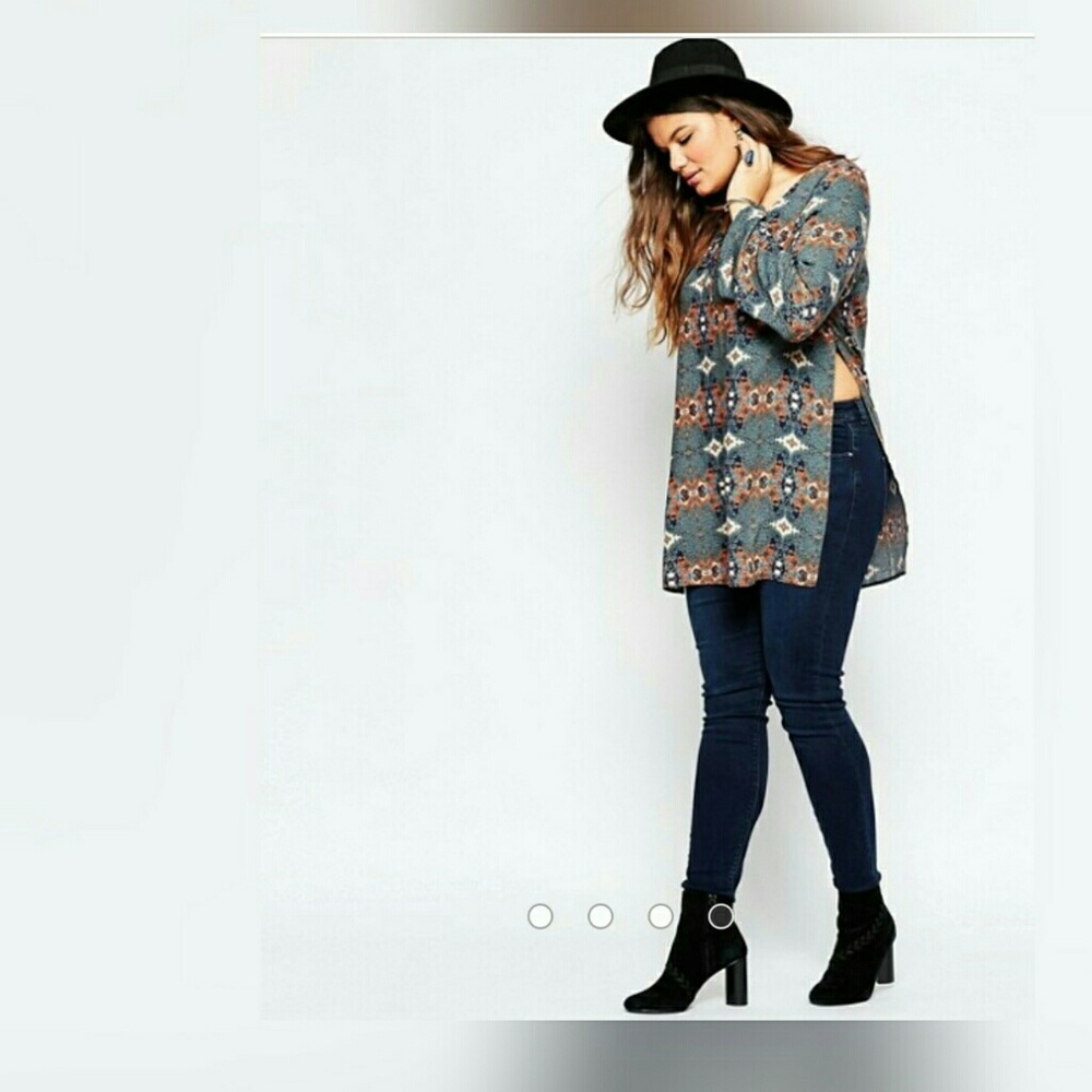 l a c e u p // t u n i c