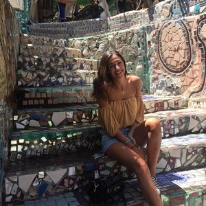 Meet your Posher, Danielle