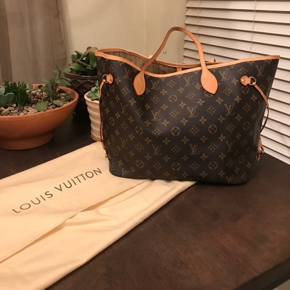 Louis Vuitton Handbags - Authentic Louis Vuitton Neverfull MM handbag