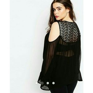 l a c e // c o l d s h o u l d e r