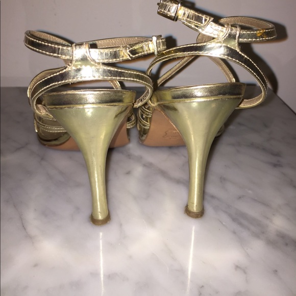 Stuart Weitzman "Submit" strappy heel in gold - Picture 3 of 6