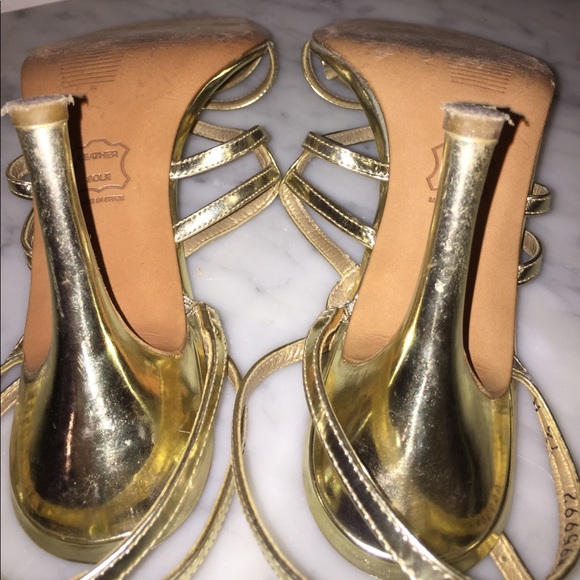 Stuart Weitzman "Submit" strappy heel in gold - Picture 4 of 6