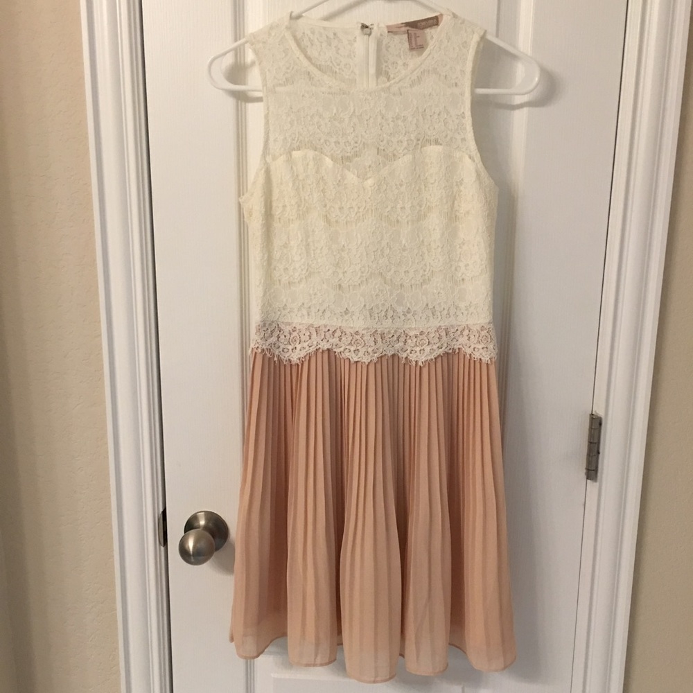 Forever 21 Sweetheart Lace/Chiffon Dress