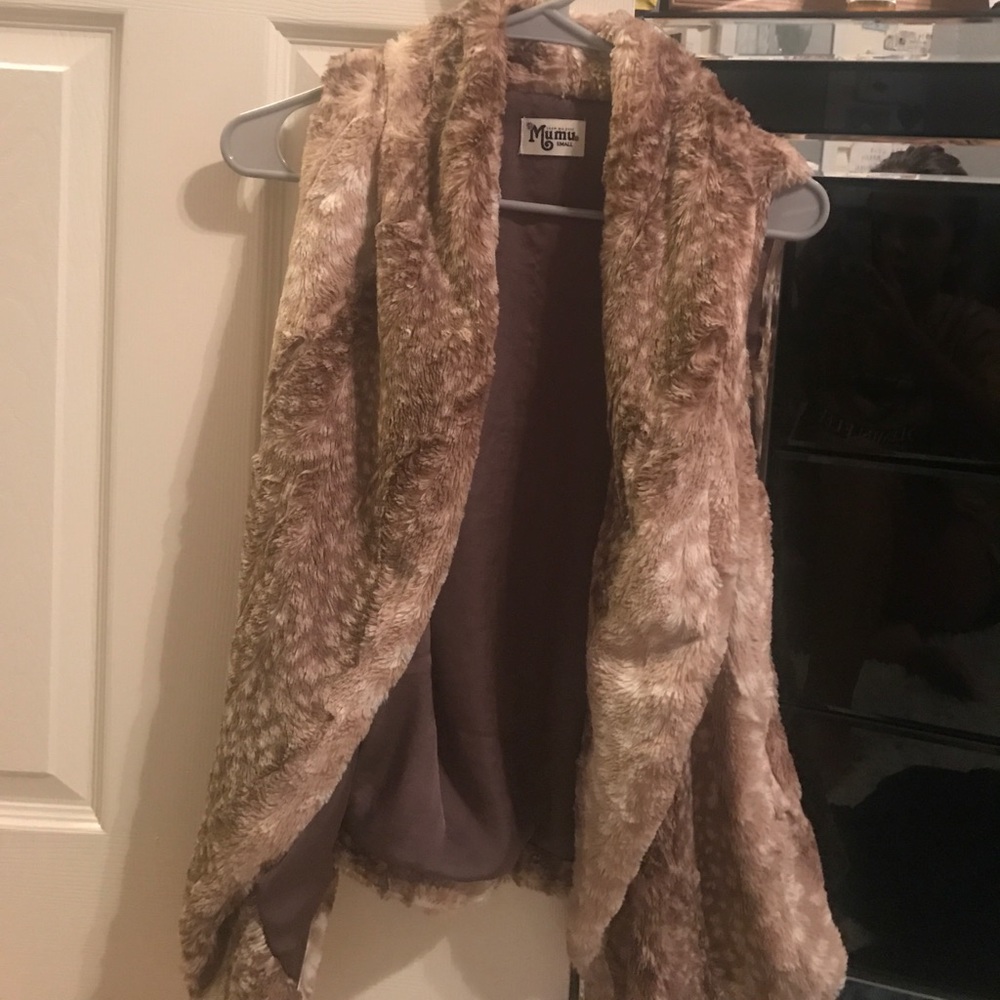 SHOW ME YOUR MUMU! chinchilla vest never worn!