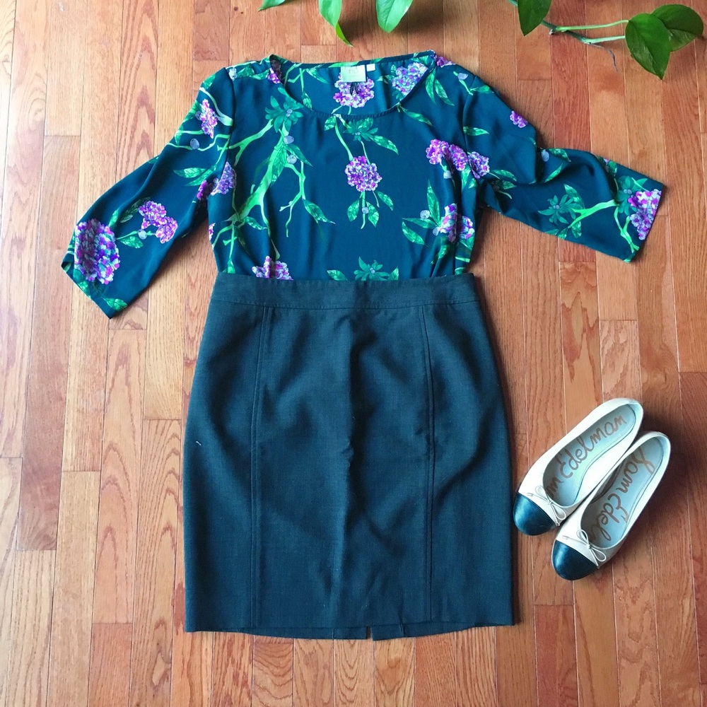 ❗️Final Sale❗️LOFT pencil skirt