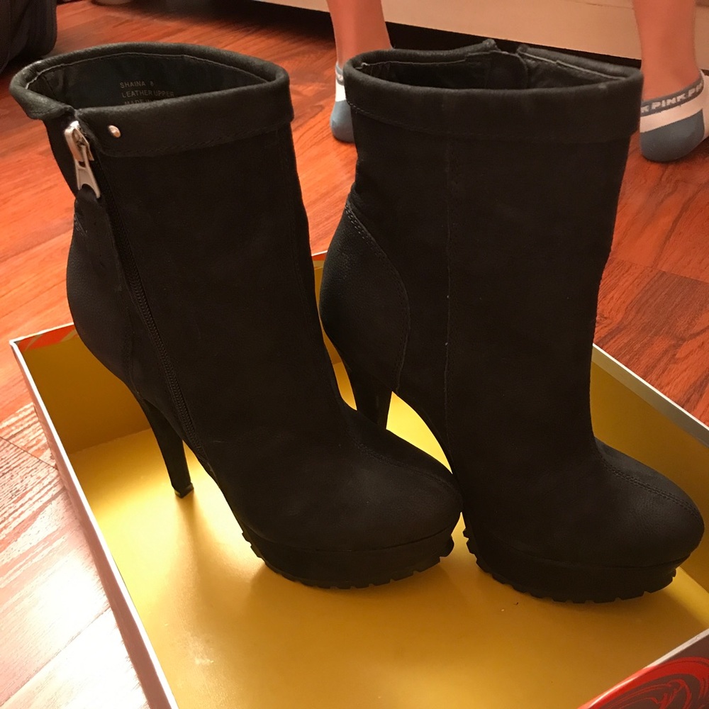 BNIB Kelsi Dagger Black Booties